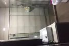 无中介。家里干净舒适,屋主情切随和。设备齐全。2搭房、包水电，也欢迎马来西亚朋友