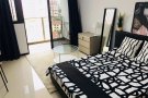 促销！波东巴西正地铁口楼上POIZ公寓 1房1厅带阳台书房沙发厨房，小区自带商场