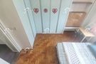 花拉公园和劳明达地铁站之间豪华学生公寓与学校合作，房型超大，性价比高