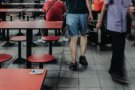 整个咖啡店 8 摊位出租 , 人流量大……厨房空间很大 , 咖啡店出让