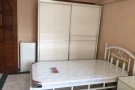 女性搭房出租，一间只住两人。近三巴旺地鉄! 无中介费! 可报地址!