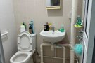 勿洛中心，大牌208。夫妻房。女搭房。男搭房下铺。走路2分钟到地铁站。可以申报服务业，制造业地址。楼下食阁超市方便、