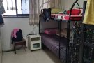 后港大牌530523男四人间$450，水电网冷气全包，步行5分钟至地铁站，商场，楼下食阁，诊所。可以报服务业地址，没有太