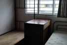 离勿洛地铁3个巴士站的普通房出租（在Tanah Merah与bedok中间）