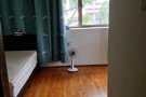 实龙岗地铁站商场5分钟，巴士站就在门口，豪华半独立洋房，超大主人房出租1650/1700/1800，空调家具齐全，有阳台