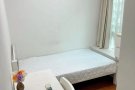 多美歌地铁口公寓有一间漂亮普通房出租，随时入住，适合1人，近SMU, Kaplan， psb 学校等，整套总共仅3人。