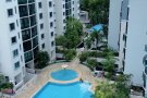 裕华园和裕廊东地铁站附近的蔚湄园有普通房（WESTMERE）公寓有主人房出租