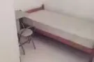 淡滨尼地铁站大牌146有小房间出租，非隔间，只租一人，楼下巴士一站直达机场