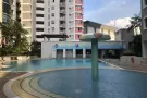 裕廊东地铁站附近的蔚湄园公寓有大主人房和普通房出租