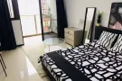 促销！波东巴西正地铁口楼上POIZ公寓 1房1厅带阳台书房沙发厨房，小区自带商场