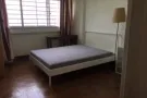 东海岸，马林百列区，现有一间客房$1000.  水电网S$150以内包，住人少