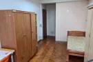 中巴鲁地铁站，普通两人特大房$1200,  也可男生搭房。