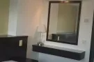 5房里的独立套房间 带独立浴室厕所 独立工作学习区域 超大步入式衣帽间 适合家庭夫妻工作人士专业人士