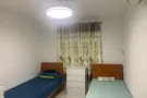 武吉巴督大牌423普通房出租，现在招一名女生，两人间包水电网（拒绝夜班） 随时可以入住