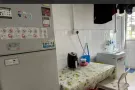 武吉班让大牌207有普通房和主人房出租，水电网冷气全包，可小煮，楼下有巴士，走路7分钟有轻轨可以去