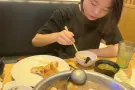 大巴窑大牌118，单人间男生全包700，步行地铁只需2分钟。可报地址。