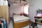 主人房。美世界地铁出口走2分钟有盖走廊。冷气，风扇，卫生间，热水浴，WiFi，洗衣机，冰箱，厨房。 7月1日可入住