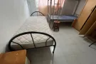 红山有4人男床位出租，普通房
