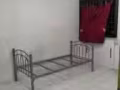 2人一間 1人300 在taman jurong 女生 大牌121其他全包 