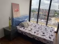 兀里8@woodleigh新公寓走路一分钟就有巴士站，三四分钟到地铁站，食阁超市