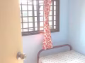小房间出租，靠近大巴窑和布莱德地铁站