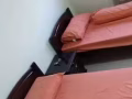 一位女生搭房