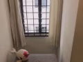 兀里/波东巴西站之间小房间有窗，性价比超高，限1人入住，可煮，报本屋地址