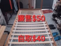 高架单人铁床洗衣机$100衣橱$80  木床梳妆台小冰箱书架床垫瑜伽毯桌子$40电扇$20烤箱$10水桶$5 没做二房