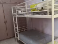 裕廊西尋女搭房，三人一間